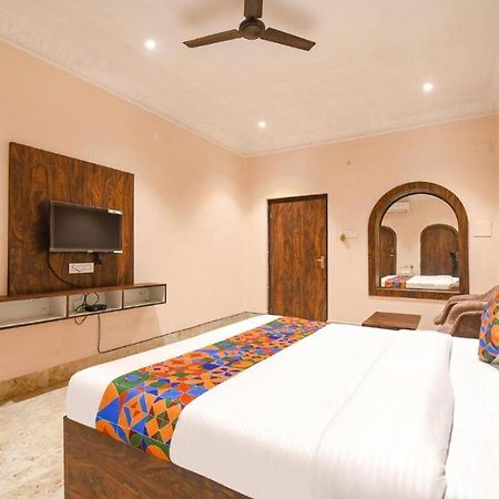 Hotel Whitehouse Ac Family Room Agra  Bagian luar foto