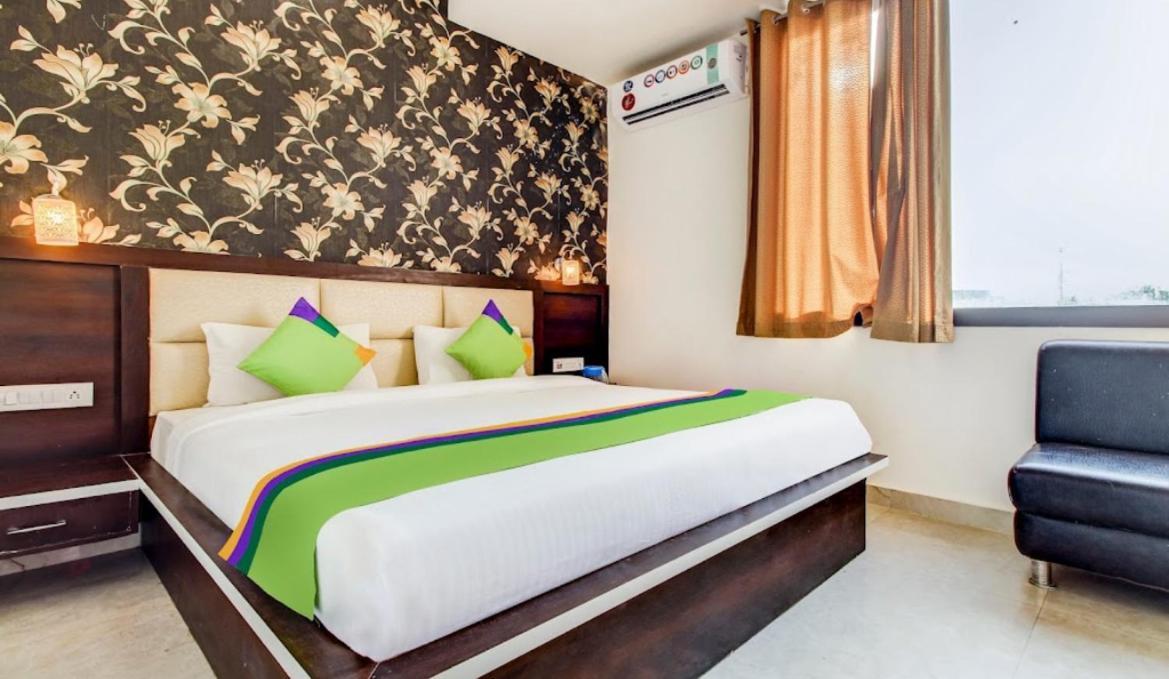 Hotel Whitehouse Ac Family Room Agra  Bagian luar foto