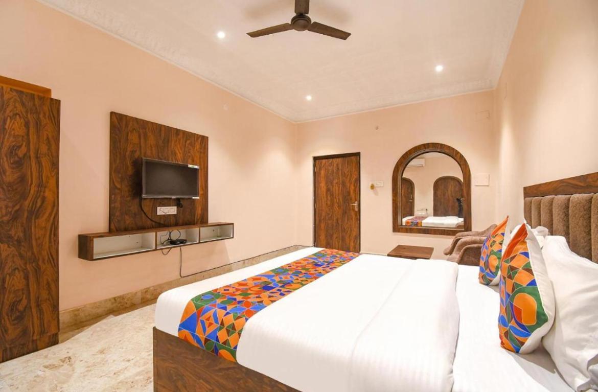Hotel Whitehouse Ac Family Room Agra  Bagian luar foto