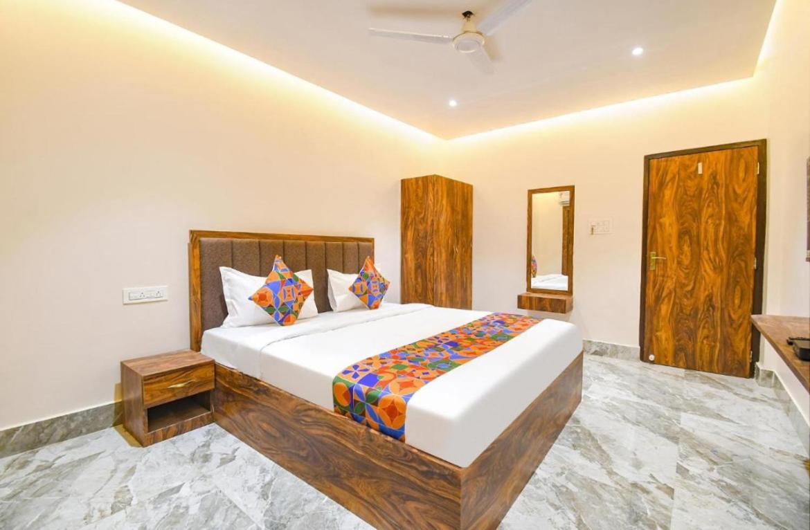 Hotel Whitehouse Ac Family Room Agra  Bagian luar foto