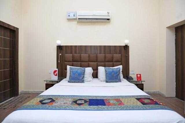 Hotel Whitehouse Ac Family Room Agra  Bagian luar foto