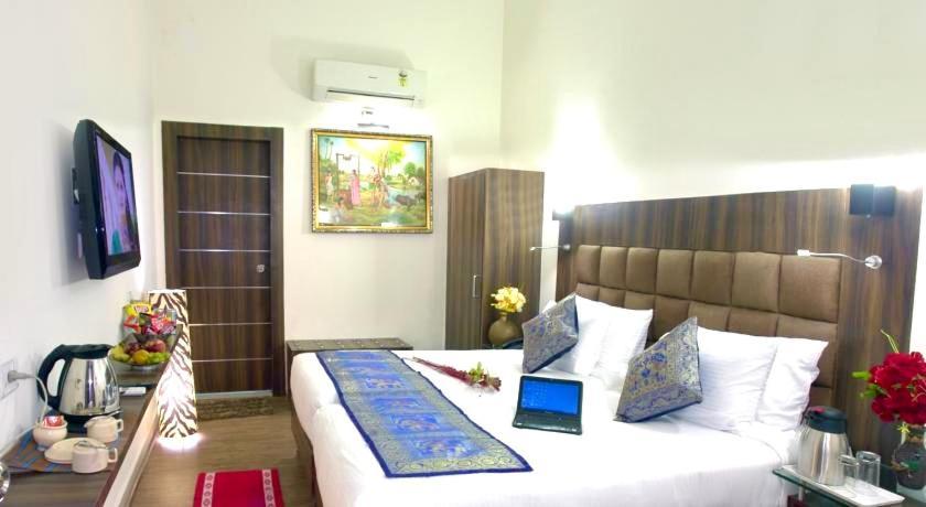 Hotel Whitehouse Ac Family Room Agra  Bagian luar foto