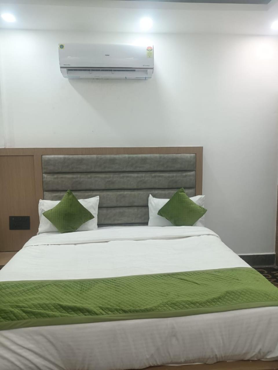 Hotel Whitehouse Ac Family Room Agra  Bagian luar foto