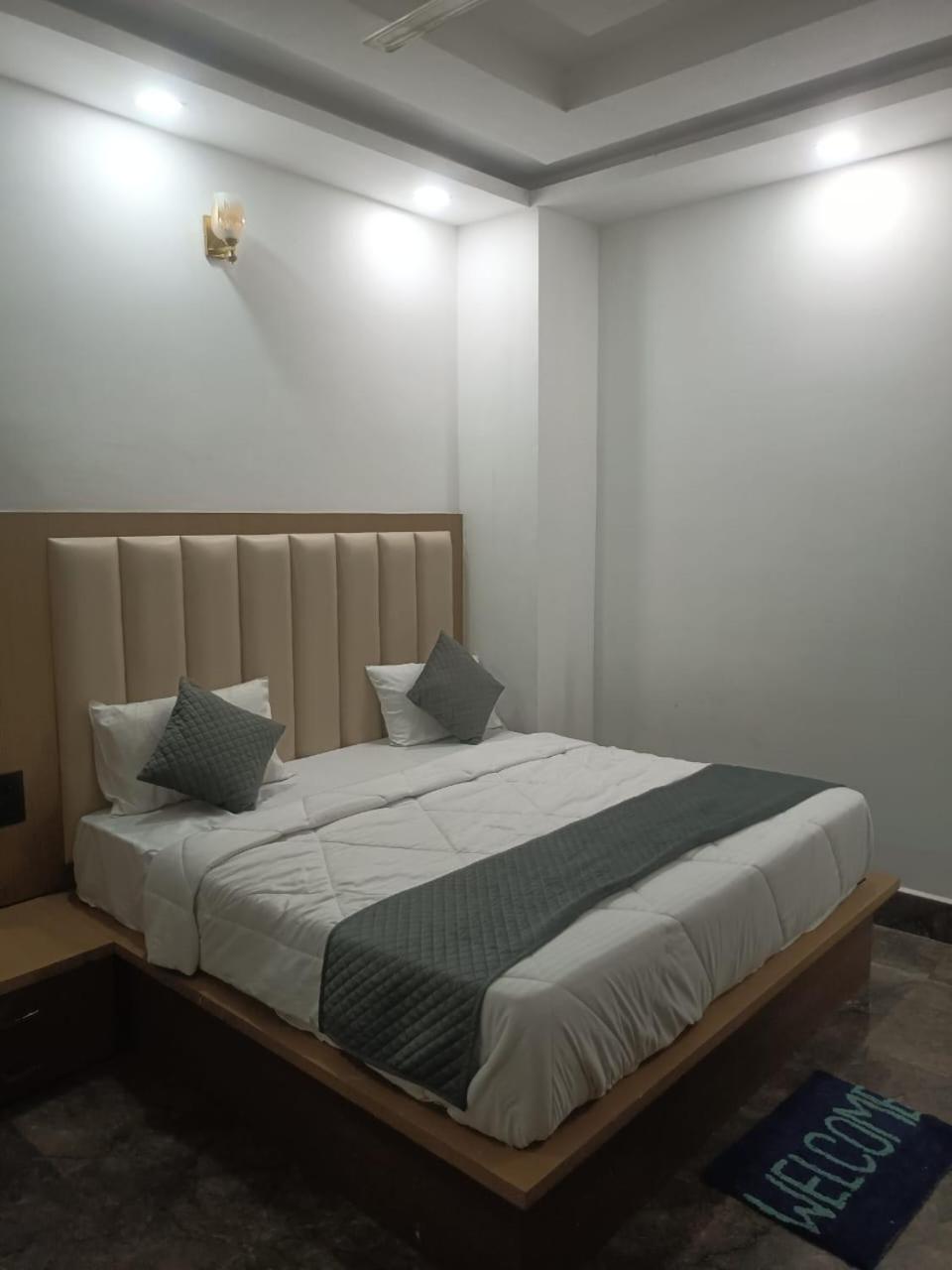 Hotel Whitehouse Ac Family Room Agra  Bagian luar foto
