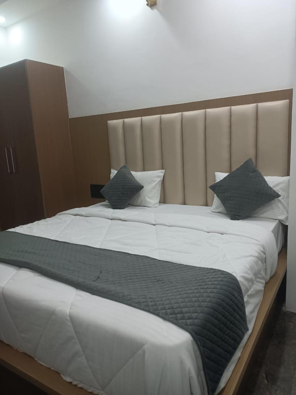 Hotel Whitehouse Ac Family Room Agra  Bagian luar foto