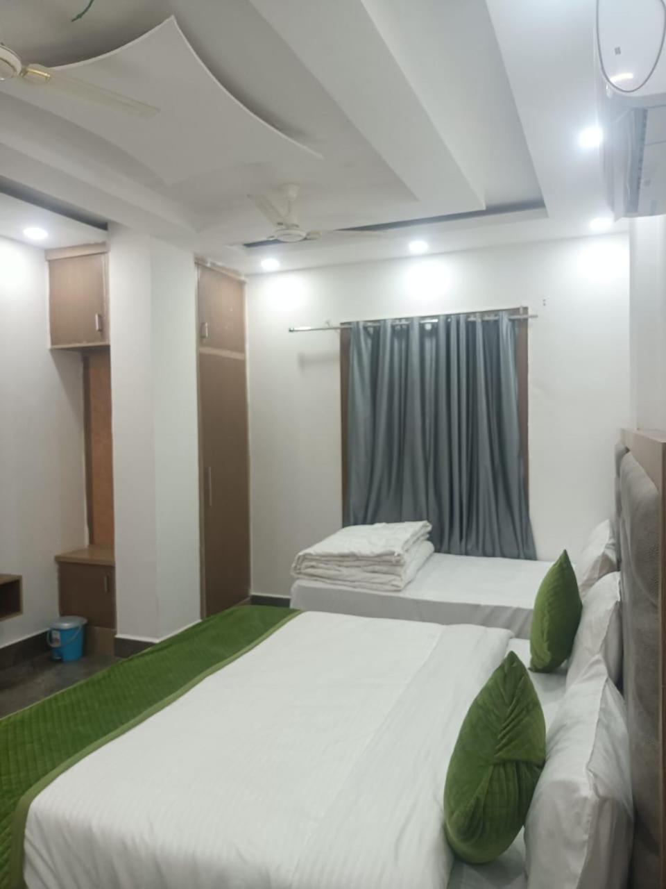 Hotel Whitehouse Ac Family Room Agra  Bagian luar foto